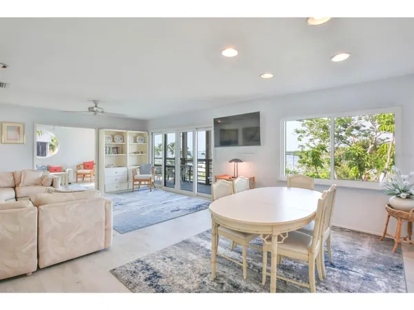$7,100 | 3440 Gulf Of Mexico Drive, Unit 9, Longboat Key, FL 34228