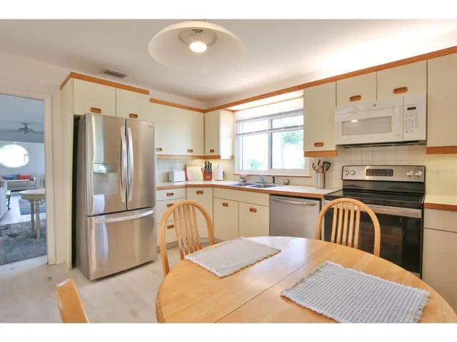 $5,500 | 3440 Gulf Of Mexico Drive, Unit 9, Longboat Key, FL 34228