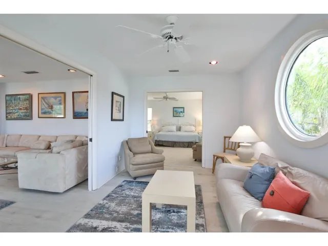 $5,500 | 3440 Gulf Of Mexico Drive, Unit 9, Longboat Key, FL 34228