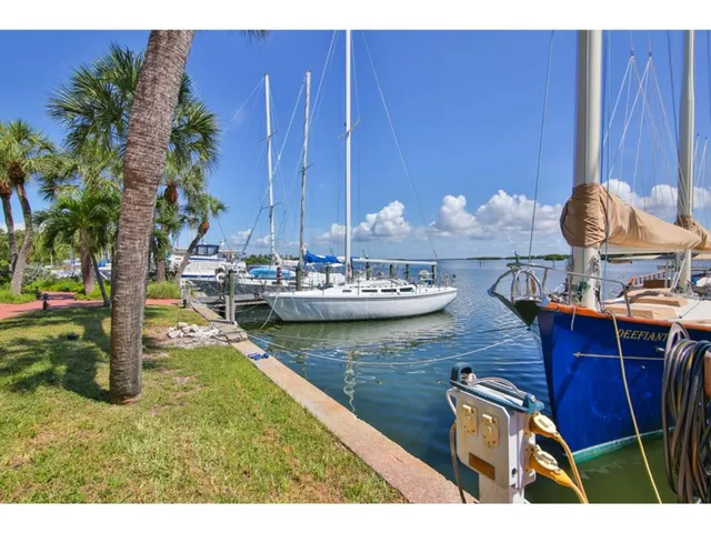 $5,500 | 3440 Gulf Of Mexico Drive, Unit 9, Longboat Key, FL 34228