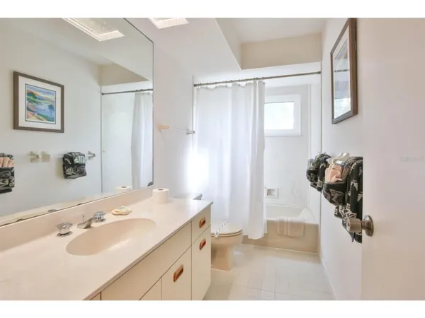 $7,100 | 3440 Gulf Of Mexico Drive, Unit 9, Longboat Key, FL 34228