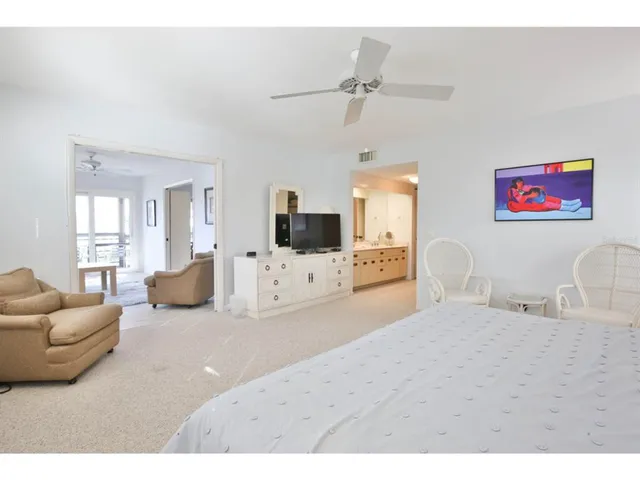 $5,500 | 3440 Gulf Of Mexico Drive, Unit 9, Longboat Key, FL 34228