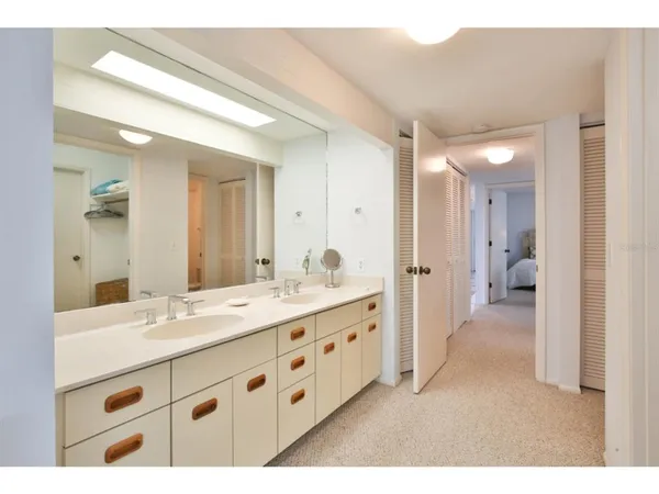 $7,100 | 3440 Gulf Of Mexico Drive, Unit 9, Longboat Key, FL 34228