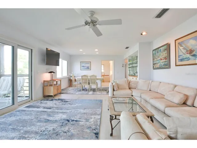 $5,500 | 3440 Gulf Of Mexico Drive, Unit 9, Longboat Key, FL 34228