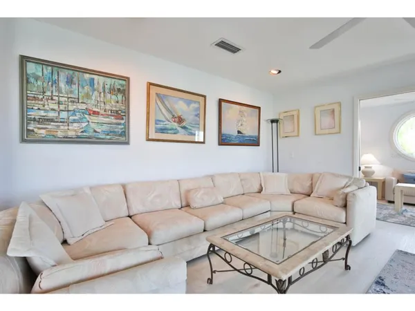 $7,100 | 3440 Gulf Of Mexico Drive, Unit 9, Longboat Key, FL 34228