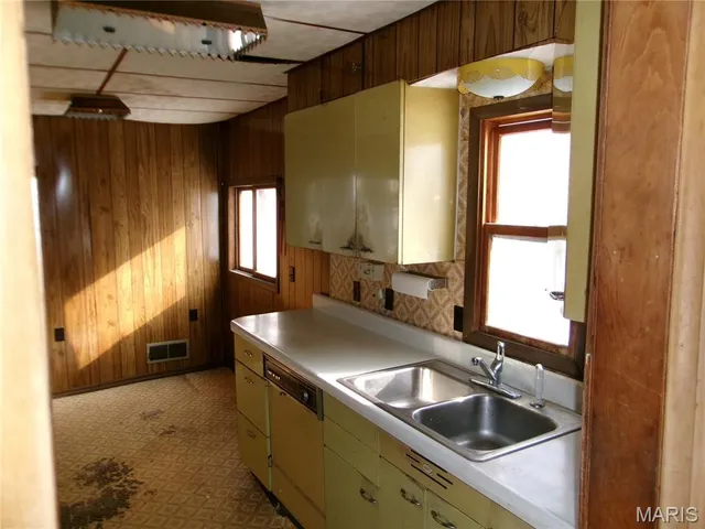 $98,100 | 1106 West Centennial Avenue, Bowling Green, MO 63334