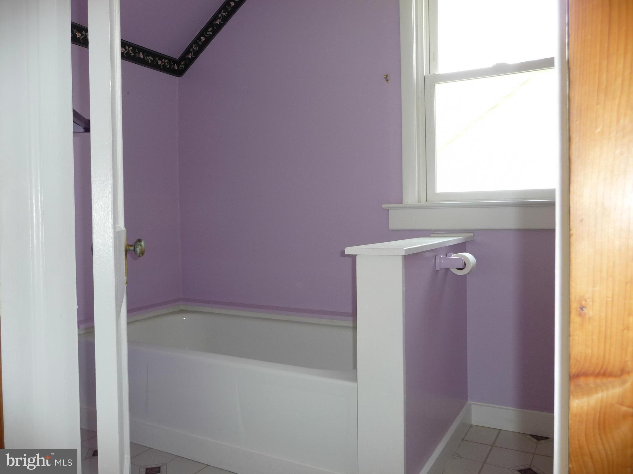 409 Walcott Road Baltimore, MD 21206 - Photo 18 of 27 a bathroom with a bathtub