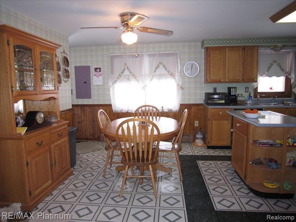 10467 Oak Grove Road Howell, MI 48855 - Photo 3 of 9 nook