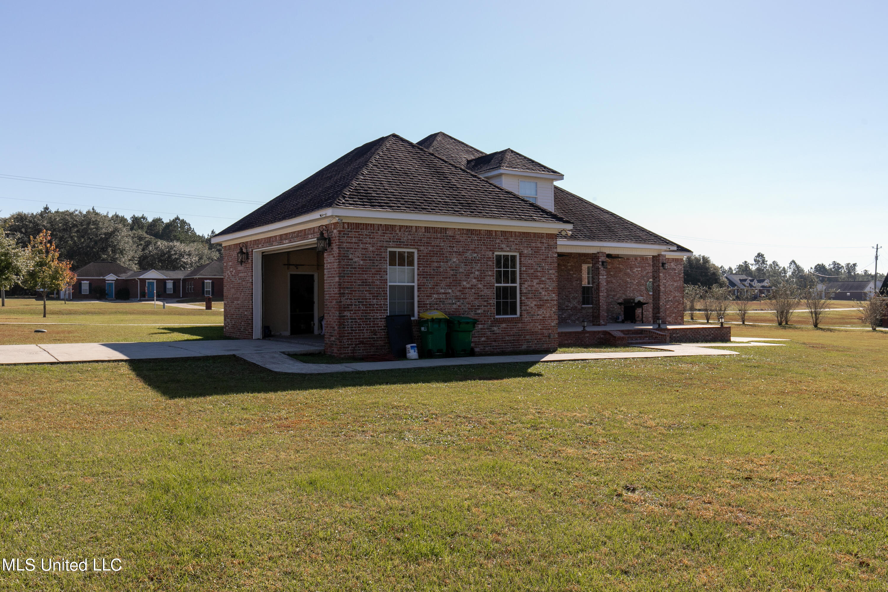14501 Constitution Road Moss Point, MS 39562 - Photo 37 of 37 2 car attached garage