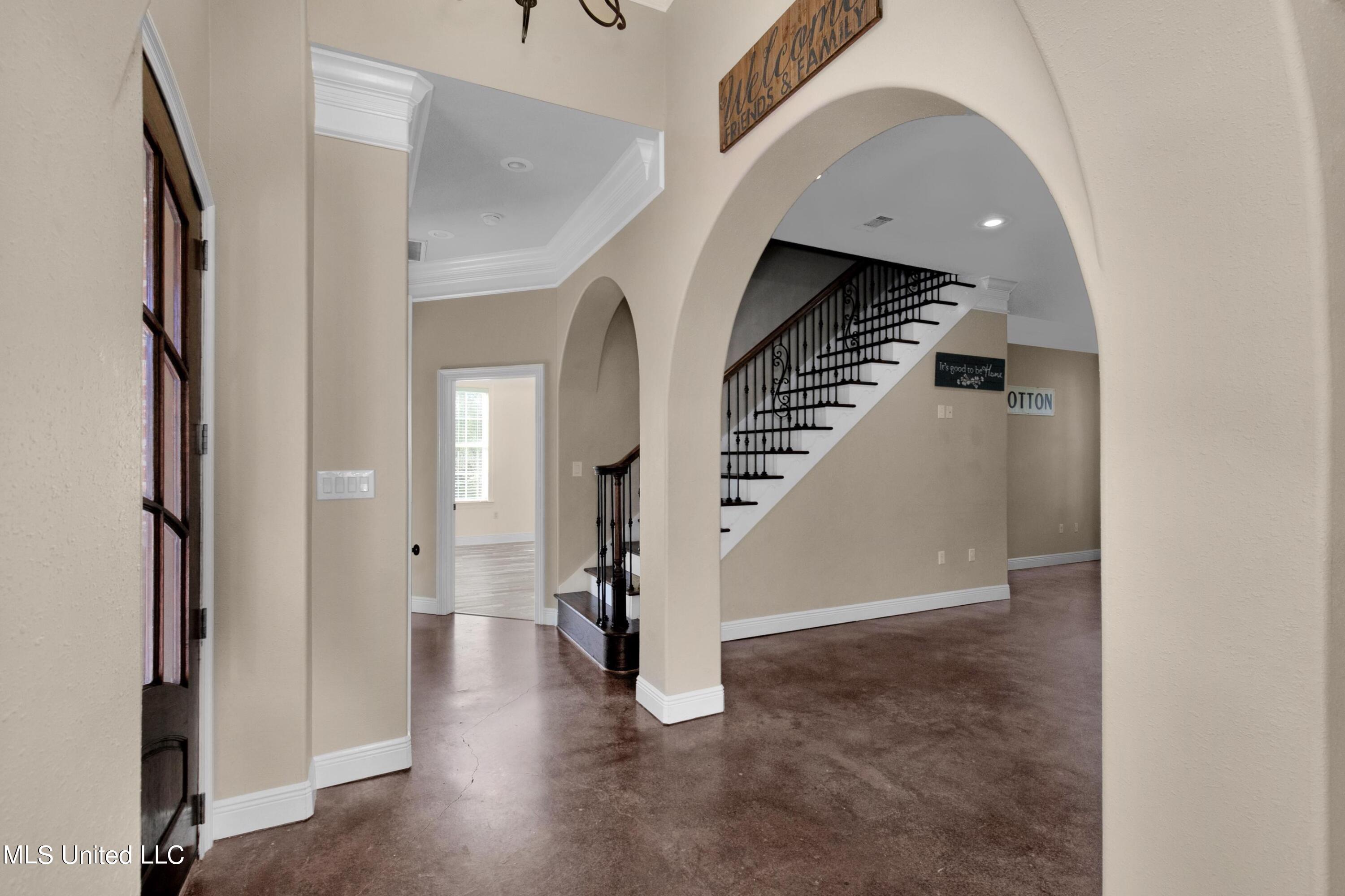 14501 Constitution Road Moss Point, MS 39562 - Photo 5 of 37 Foyer