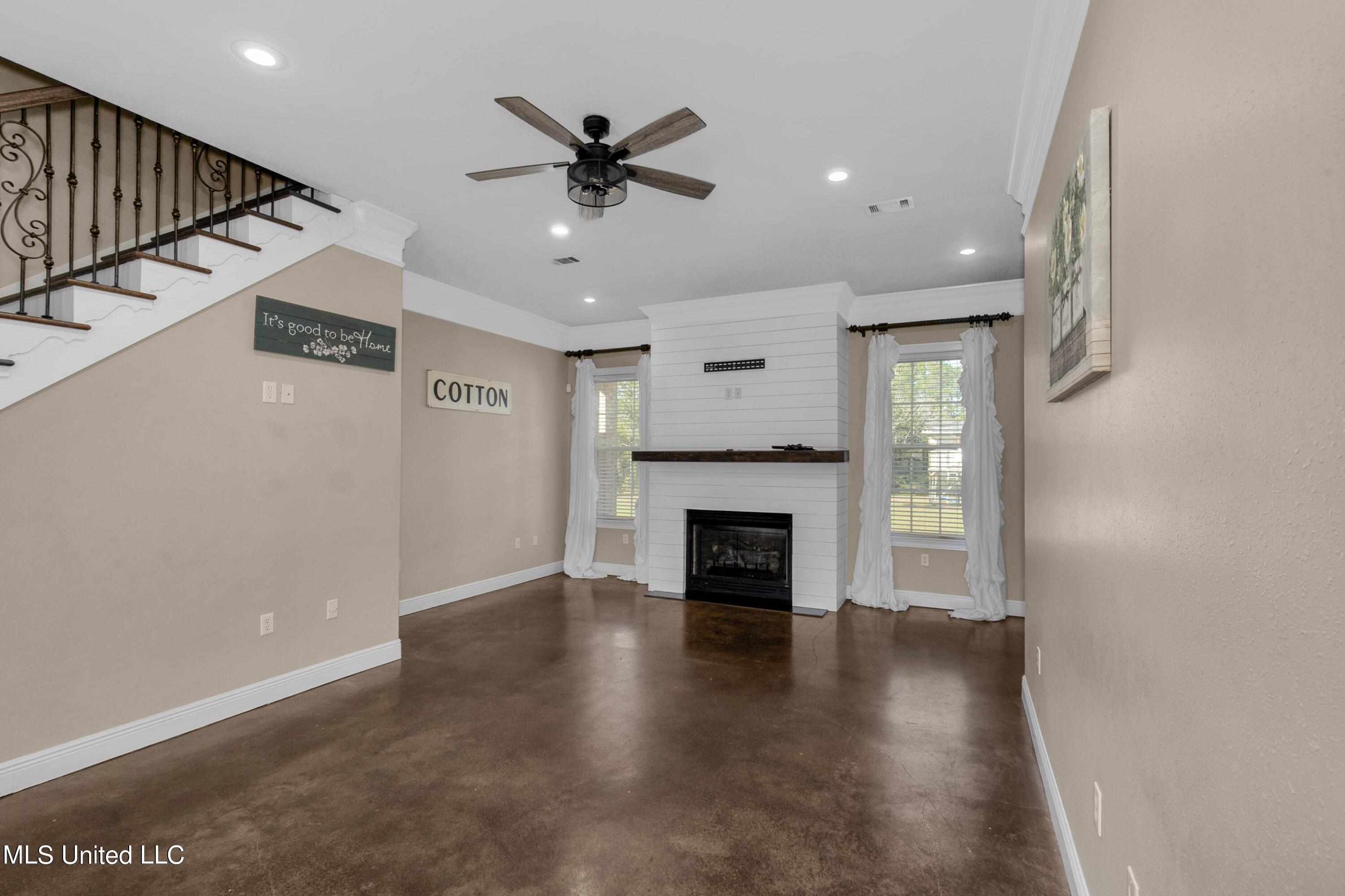 14501 Constitution Road Moss Point, MS 39562 - Photo 8 of 37 Living Room