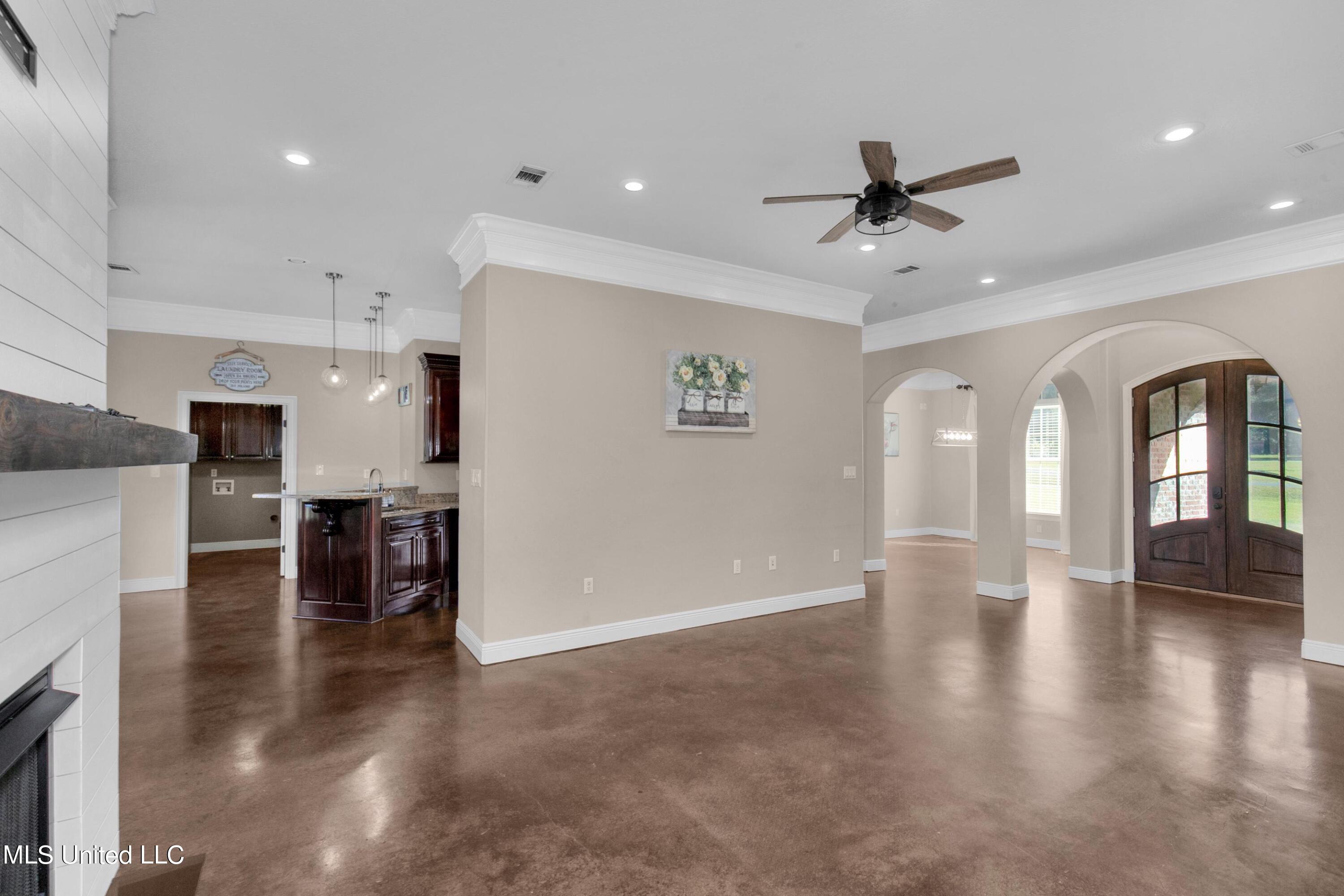 14501 Constitution Road Moss Point, MS 39562 - Photo 9 of 37 Living Room