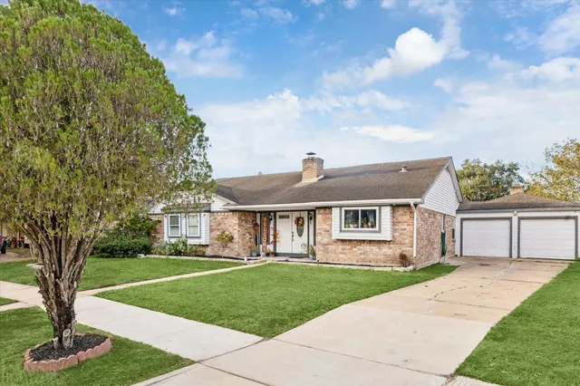 $360,000 | 10402 Huntington Point Drive, Houston, TX 77099