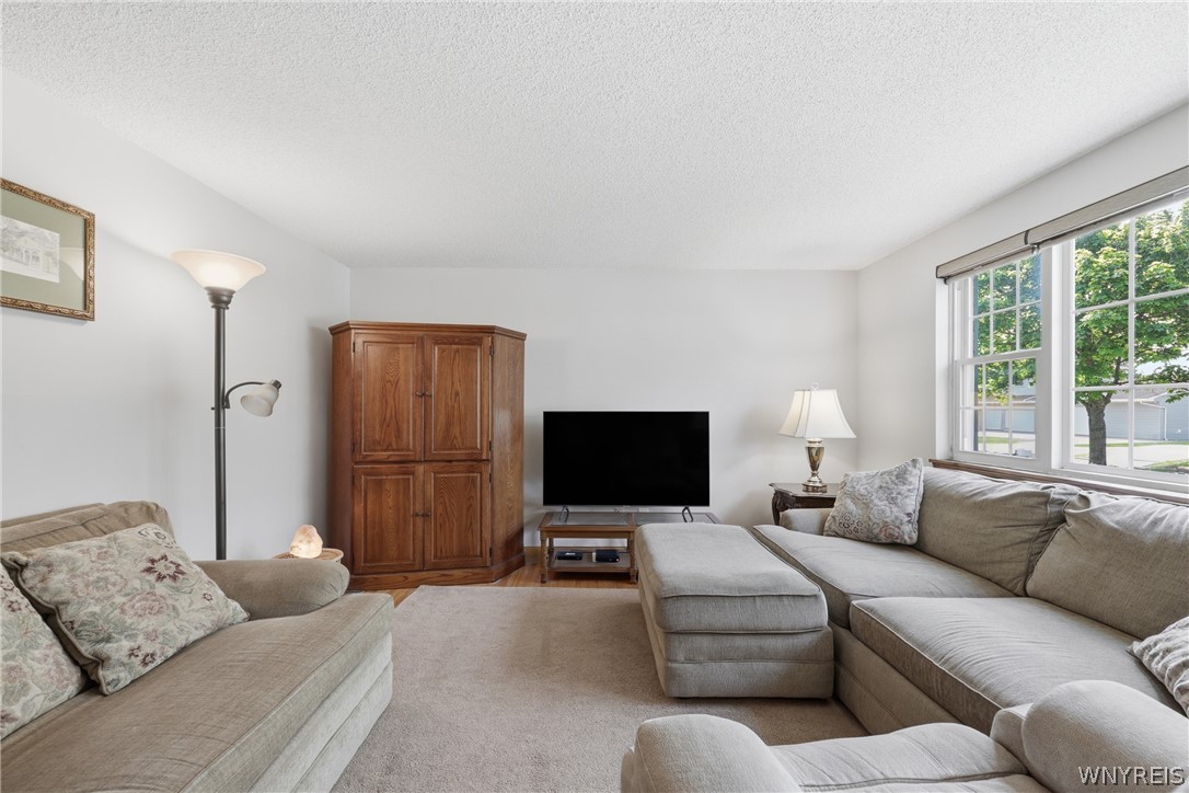 86 Patsy Lane Cheektowaga, NY 14043 - Photo 7 of 40 Rt Side Livingroom