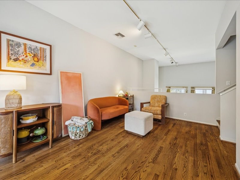 1369 Arlington Street, Unit 1369 Houston, TX 77008 - Photo 12 of 35 a bedroom with furniture and wooden floor