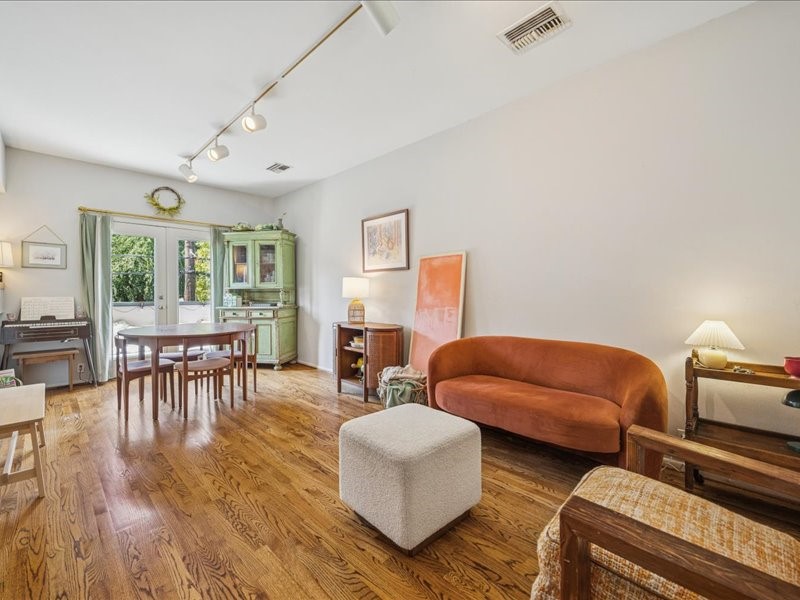 1369 Arlington Street, Unit 1369 Houston, TX 77008 - Photo 13 of 35 a living room with furniture and wooden floor