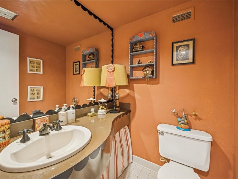 1369 Arlington Street, Unit 1369 Houston, TX 77008 - Photo 20 of 35 a bathroom with a sink mirror and toilet