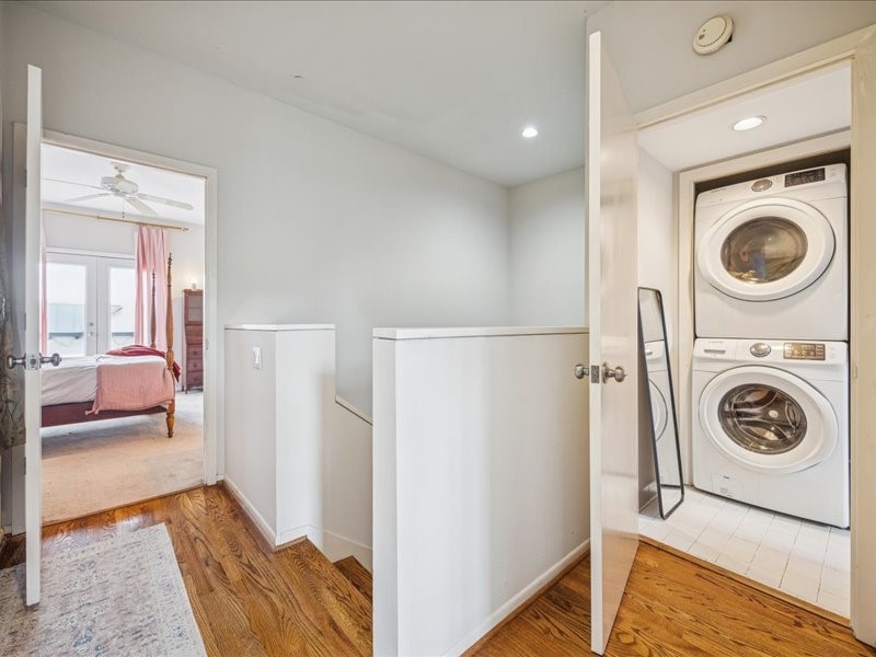 1369 Arlington Street, Unit 1369 Houston, TX 77008 - Photo 21 of 35 a view of a bedroom and bathroom