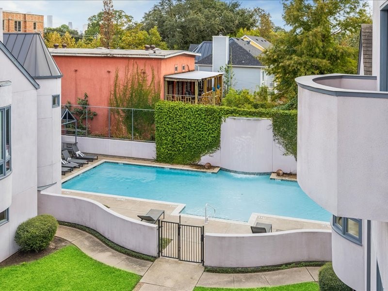1369 Arlington Street, Unit 1369 Houston, TX 77008 - Photo 31 of 35 an aerial view of a house having yard