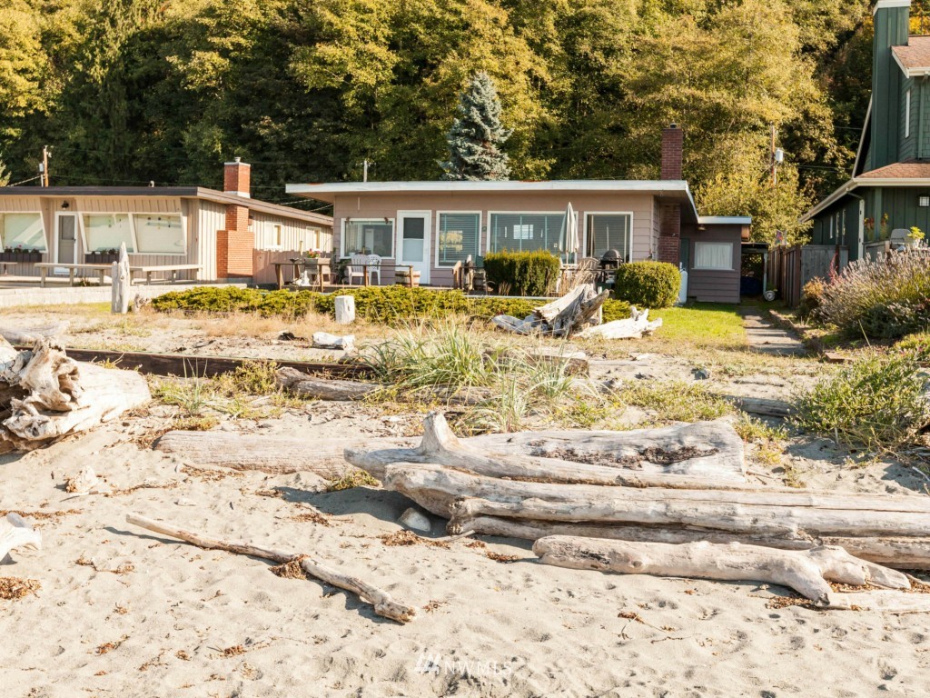 6378 South Bay Road Freeland, WA 98249 - Photo 5 of 25 a view of a house with a swimming pool