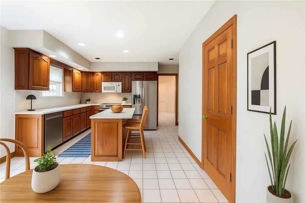 1118 Sandstone Road Greensburg, PA 15601 - Photo 11 of 50 VIRTUALLY STAGED KITCHEN