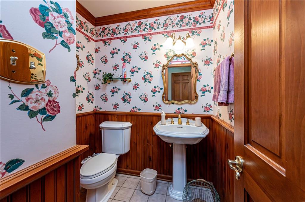 1118 Sandstone Road Greensburg, PA 15601 - Photo 20 of 50 POWDER ROOM