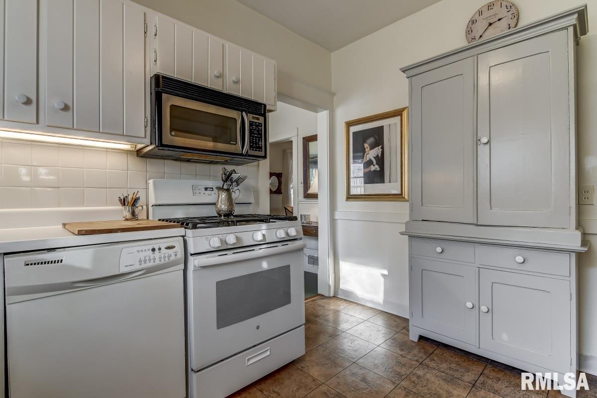 1328 Dial Court Springfield, IL 62704 - Photo 10 of 20 Gallery Image 10