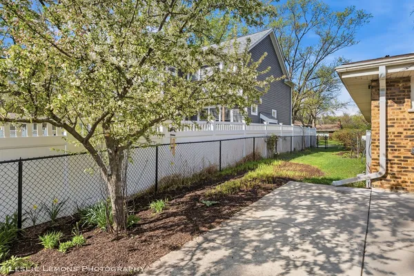 $415,000 | 3S328 Juniper Lane, Glen Ellyn, IL 60137