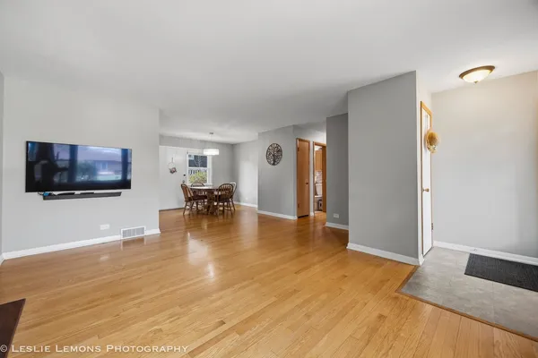 $415,000 | 3S328 Juniper Lane, Glen Ellyn, IL 60137
