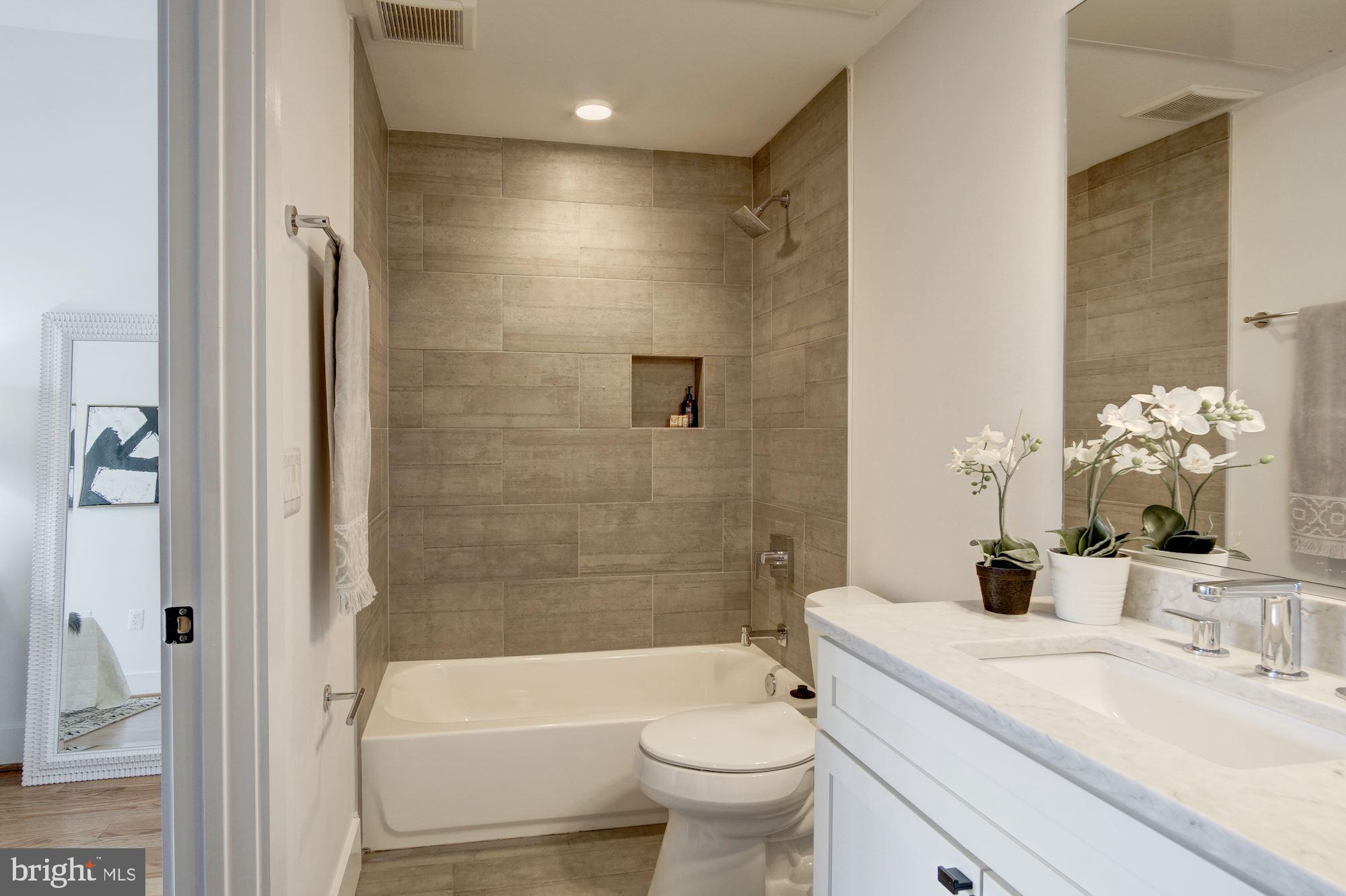 609 Gresham Place Northwest, Unit 2 Washington, DC 20001 - Photo 9 of 20 Owner's ensuite