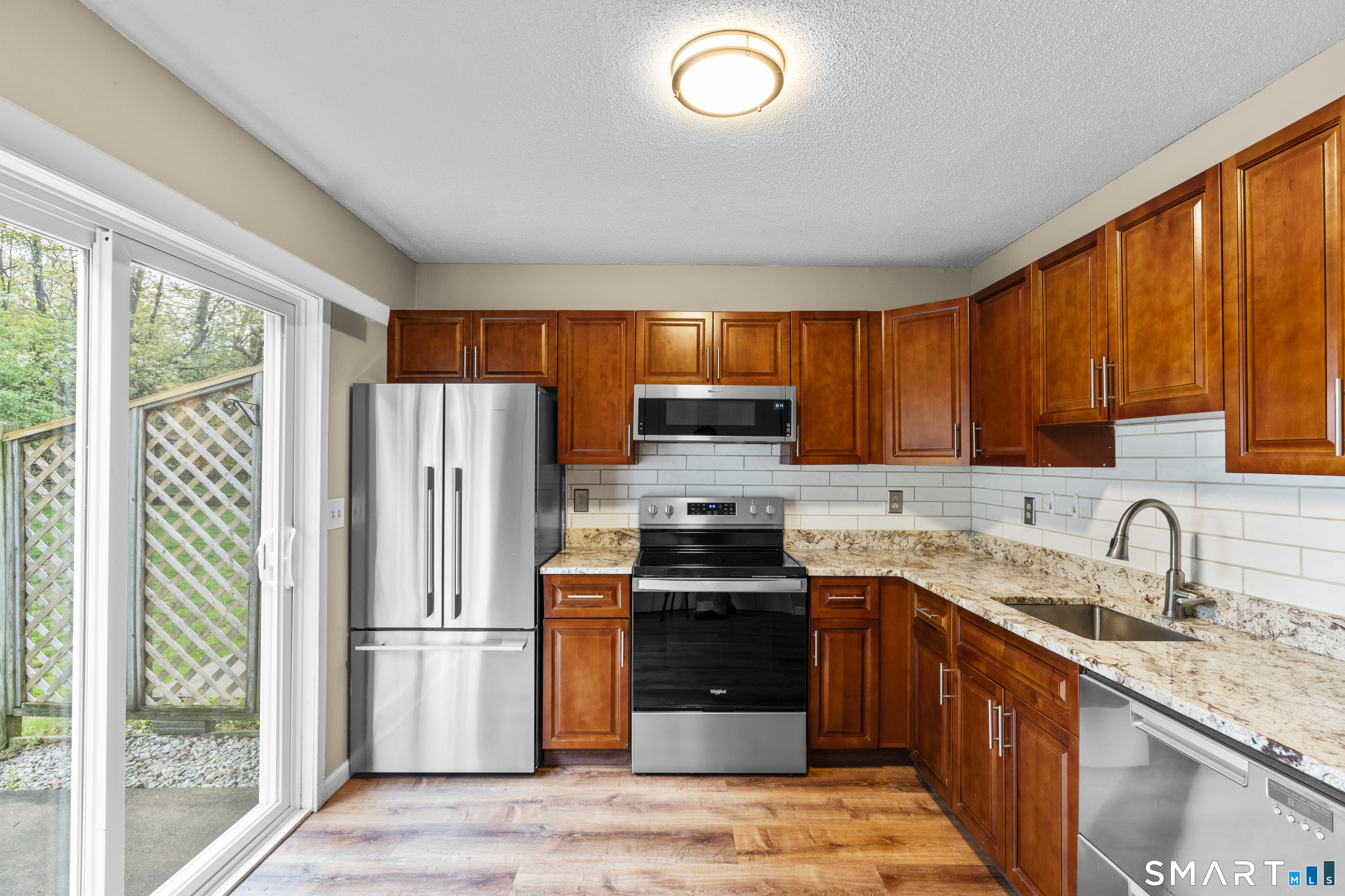 585 Park Road, Unit 73 Waterbury, CT 06708 - Photo 6 of 28