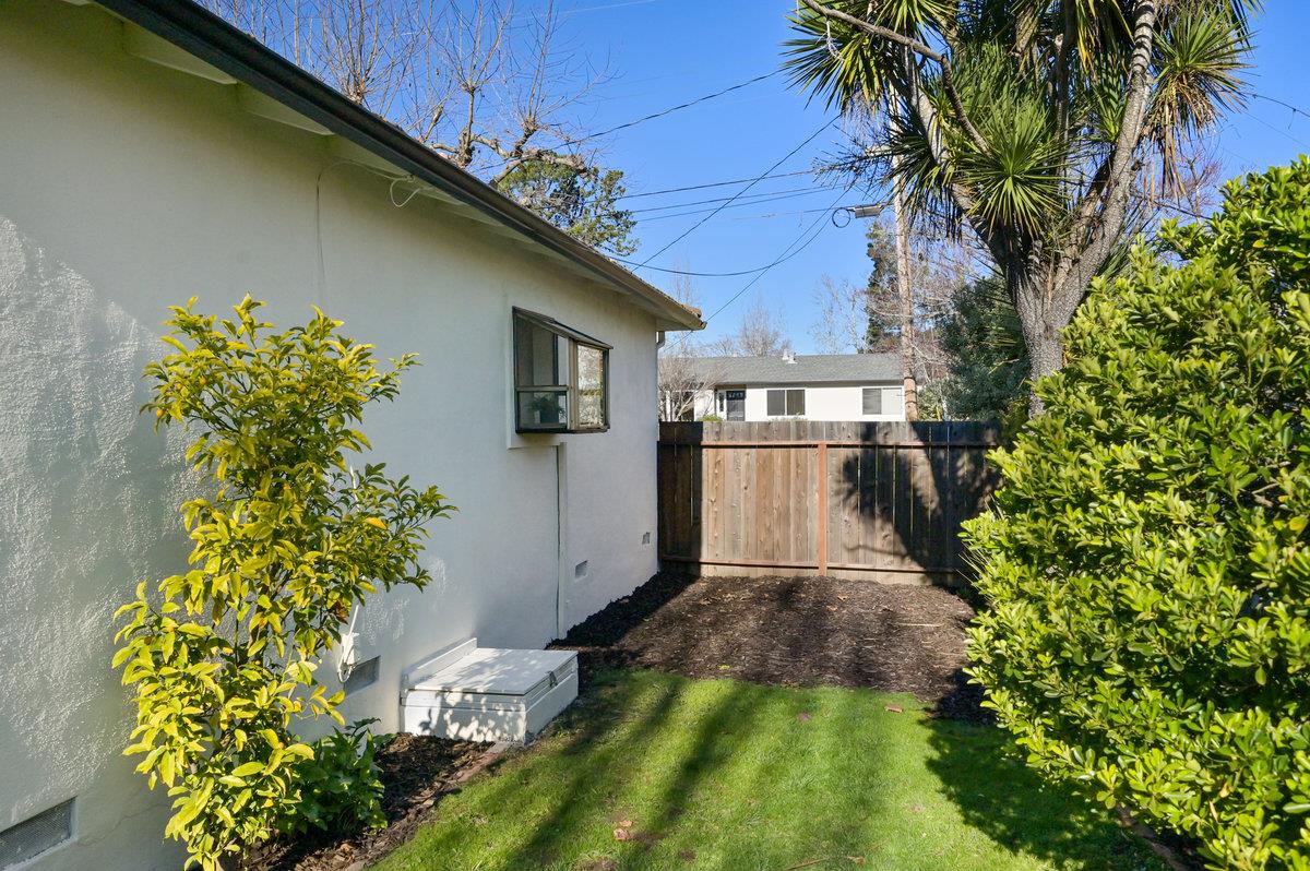 2135 Queens Lane San Mateo, CA 94402 - Photo 44 of 50 a backyard of a house with lots of green space