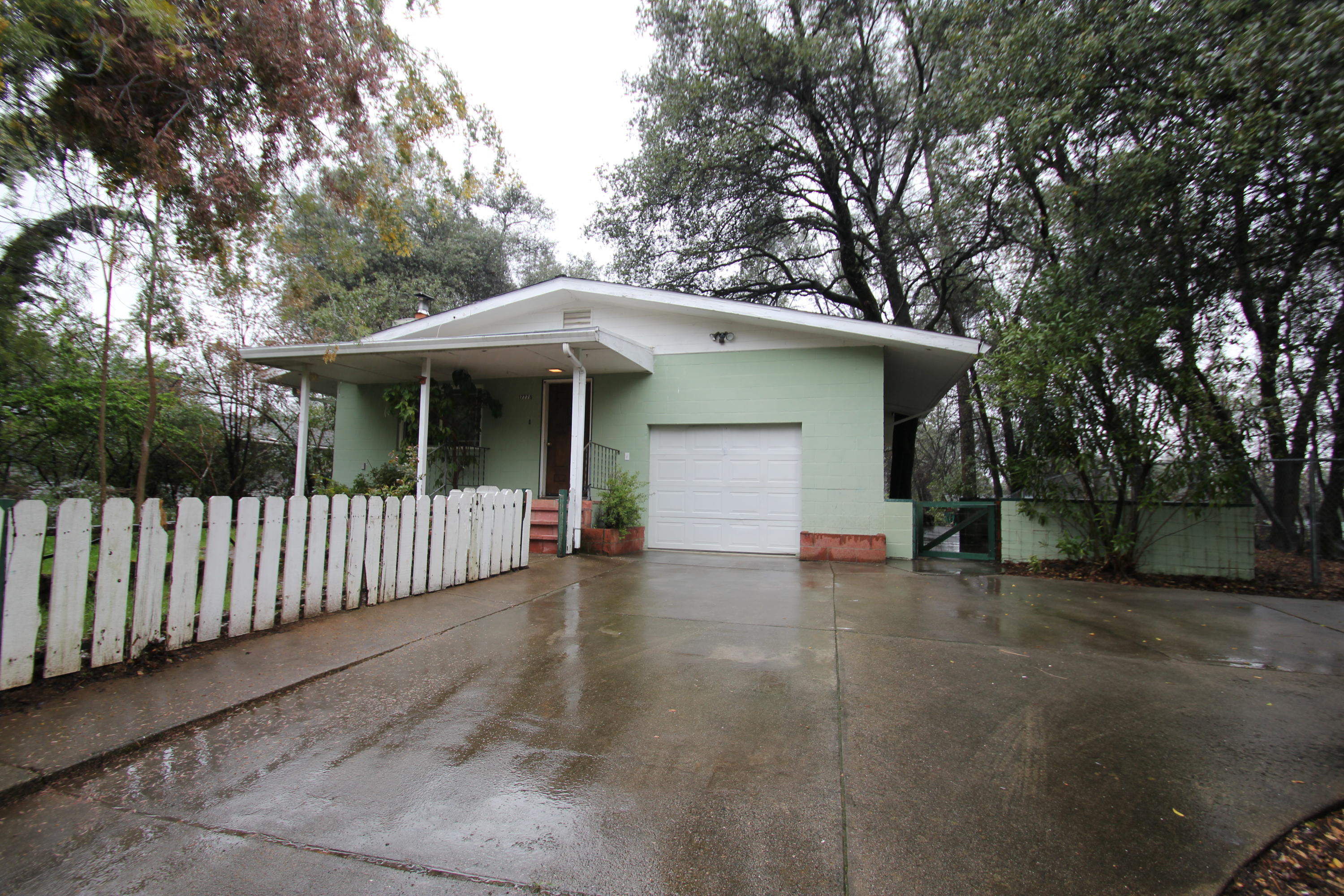17778 Irish Road Redding, CA 96003 - Photo 1 of 13 Front