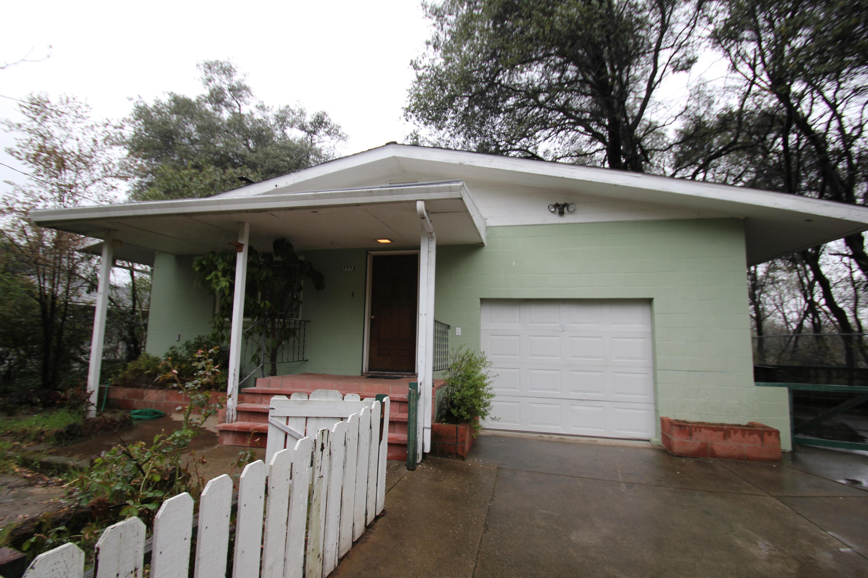 17778 Irish Road Redding, CA 96003 - Photo 2 of 13 IMG_0677