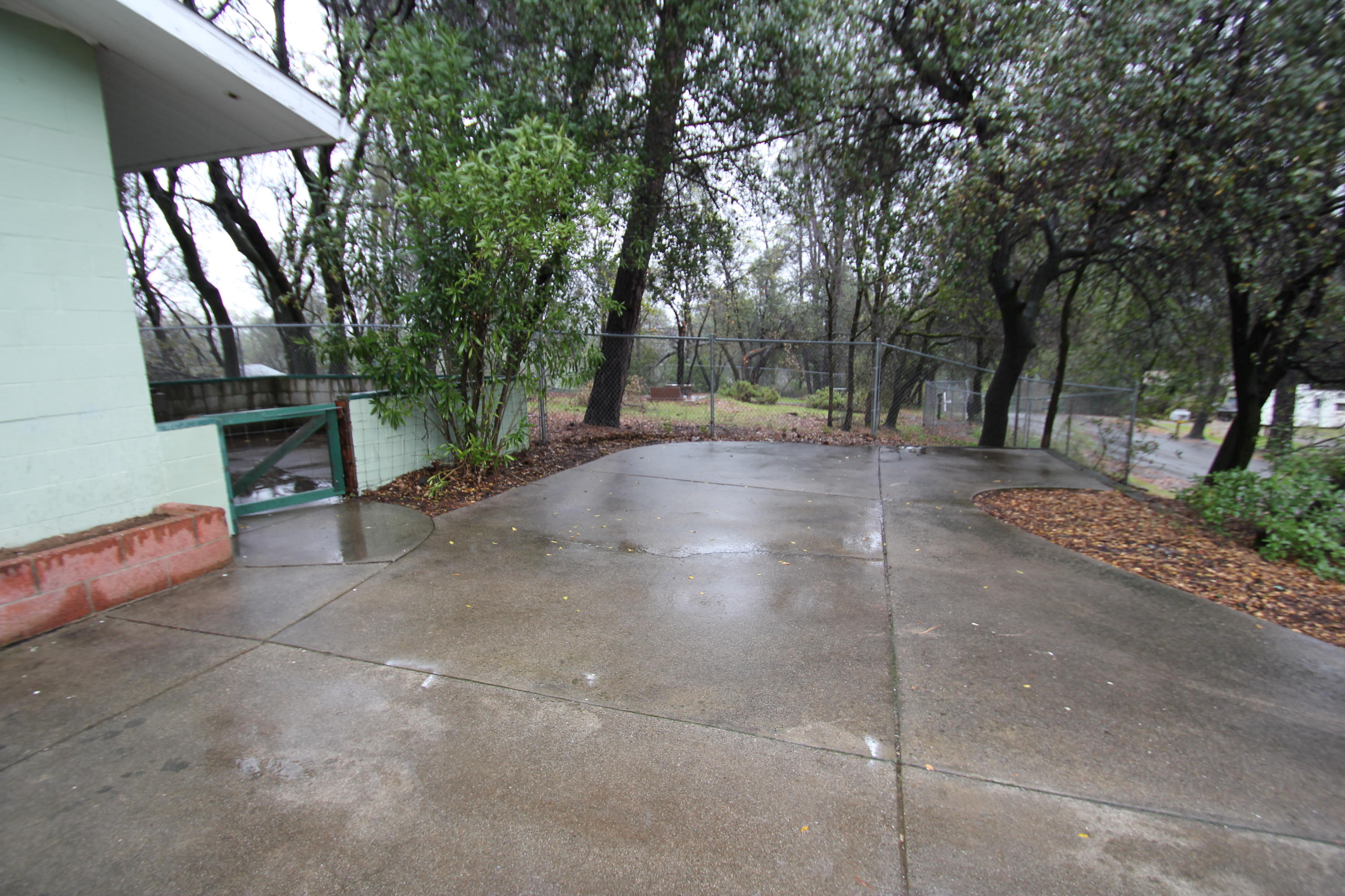17778 Irish Road Redding, CA 96003 - Photo 3 of 13 IMG_0678
