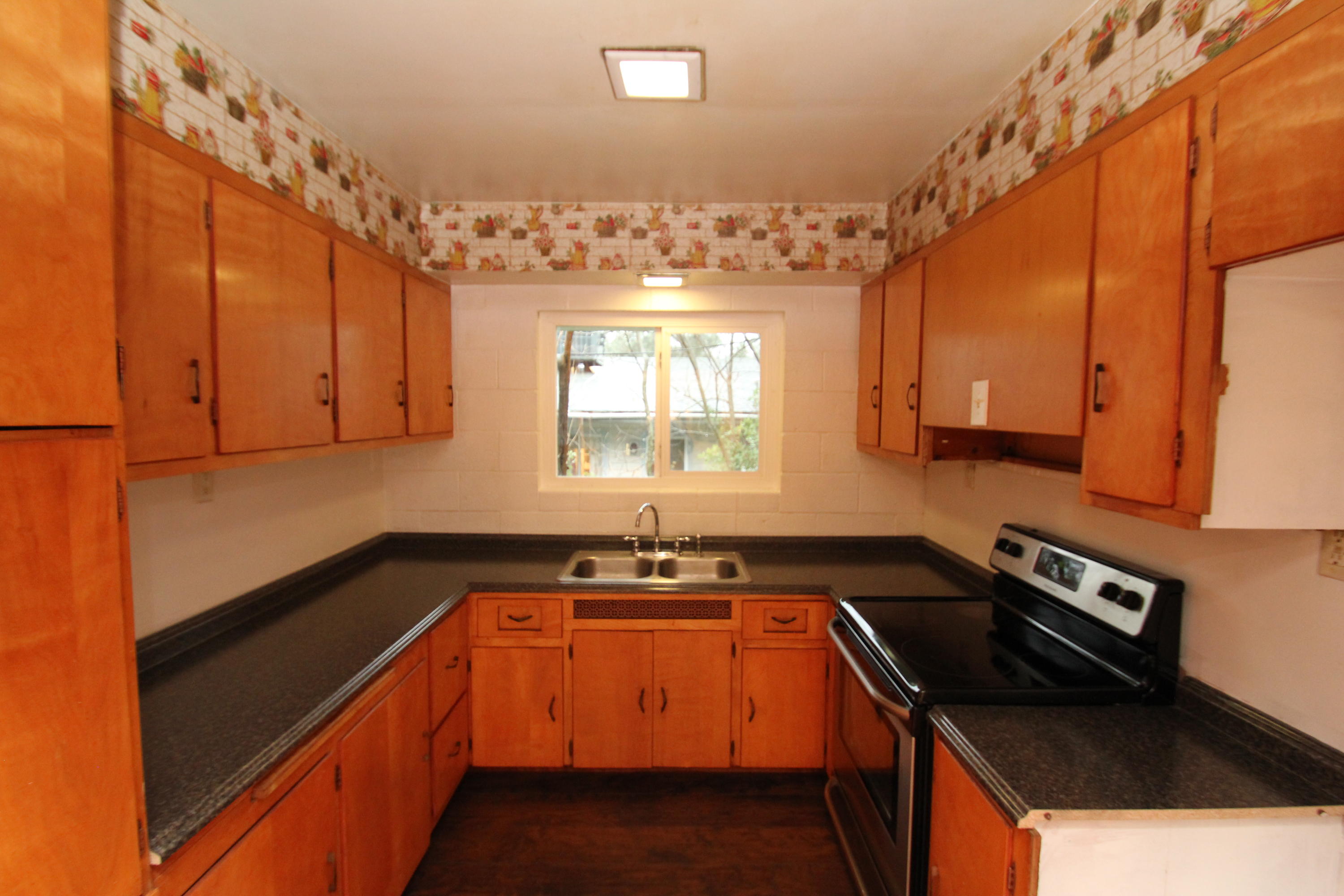 17778 Irish Road Redding, CA 96003 - Photo 4 of 13 IMG_0680