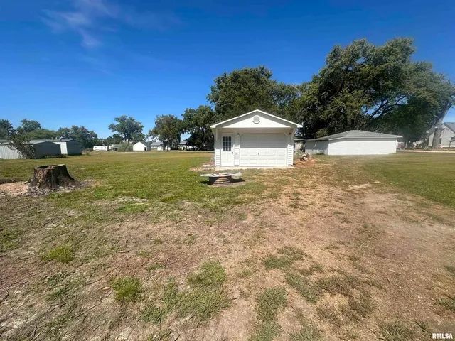 $29,900 | 307 South Cherry Street, Iuka, IL 62849