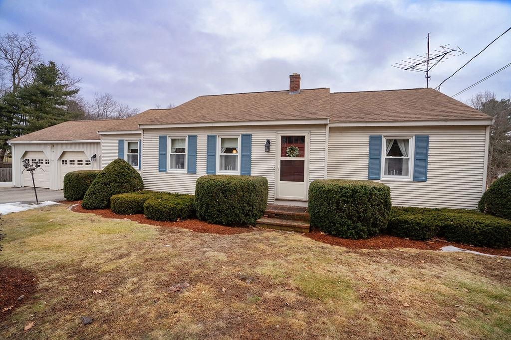 129 Blacksnake Road Seabrook, NH 03874 - Photo 2 of 33