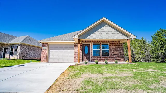 $1,950 | 2510 Smokerise Trail, Granbury, TX 76048