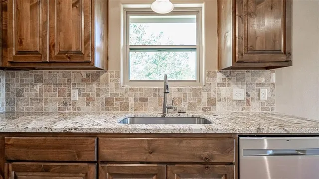 $1,950 | 2510 Smokerise Trail, Granbury, TX 76048