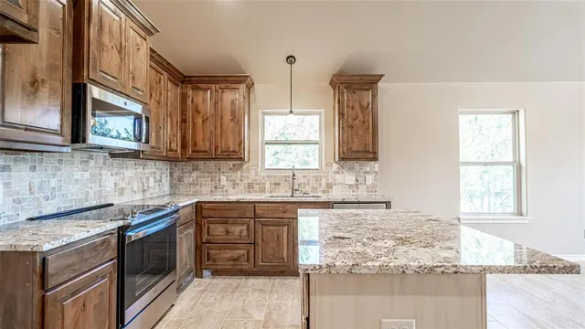 $1,950 | 2510 Smokerise Trail, Granbury, TX 76048