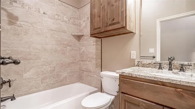 $1,950 | 2510 Smokerise Trail, Granbury, TX 76048