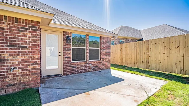 $1,950 | 2510 Smokerise Trail, Granbury, TX 76048