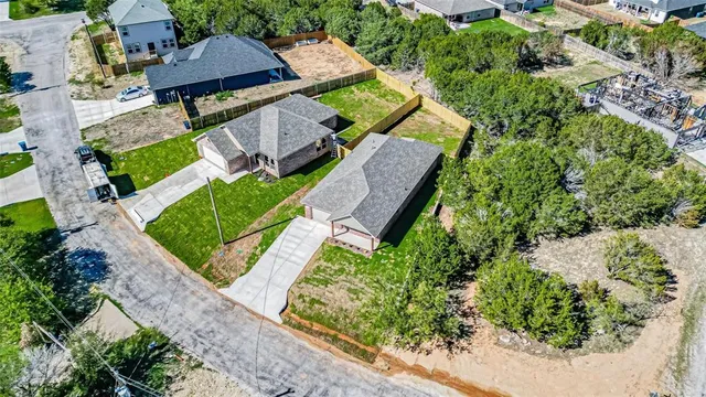 $1,950 | 2510 Smokerise Trail, Granbury, TX 76048