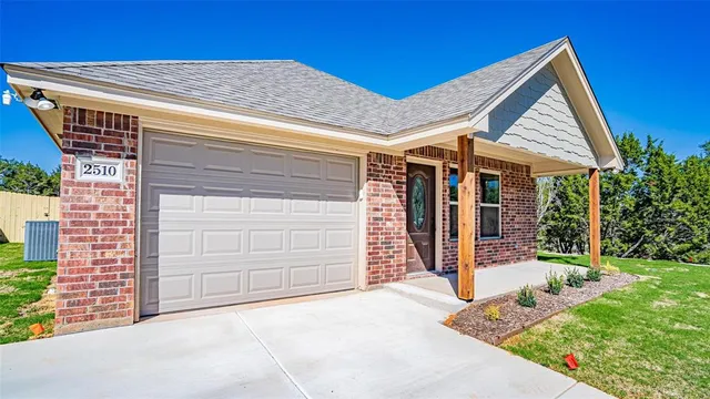 $1,950 | 2510 Smokerise Trail, Granbury, TX 76048
