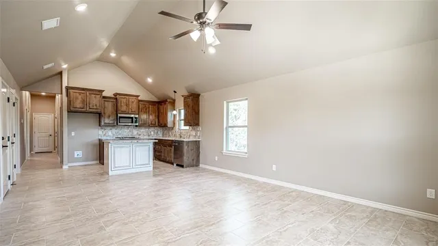 $1,950 | 2510 Smokerise Trail, Granbury, TX 76048