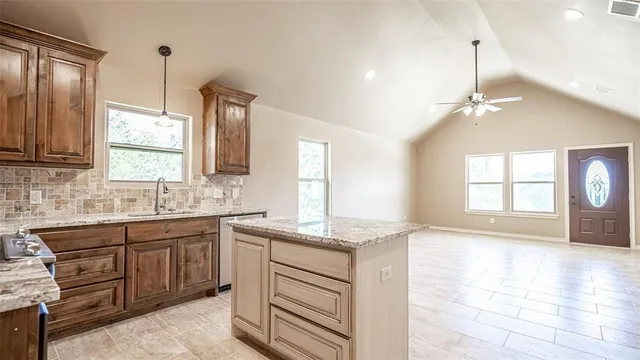 $1,950 | 2510 Smokerise Trail, Granbury, TX 76048