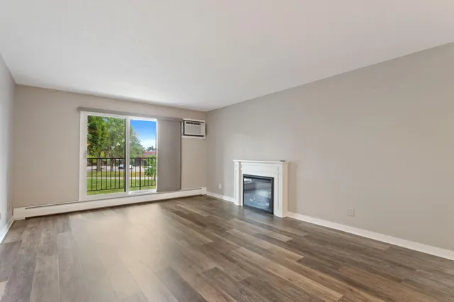 $189,900 | 35 Nathan Lane North, Unit 210, Plymouth, MN 55441