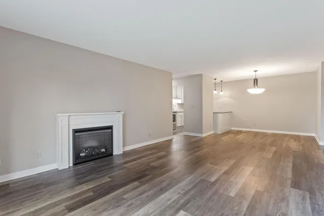 $189,900 | 35 Nathan Lane North, Unit 210, Plymouth, MN 55441