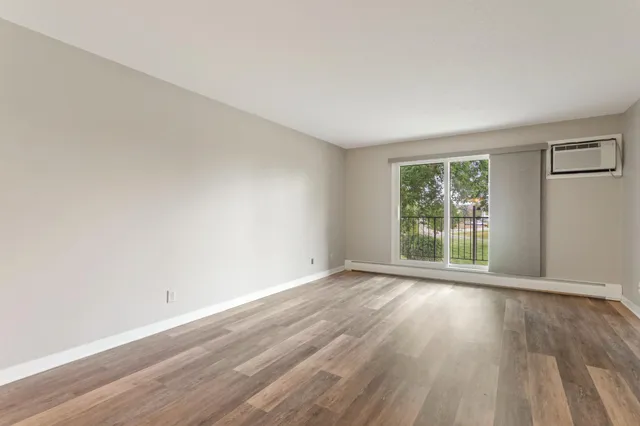 $189,900 | 35 Nathan Lane North, Unit 210, Plymouth, MN 55441